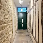 Spacious Studio In Saint-germain-des-pres *
