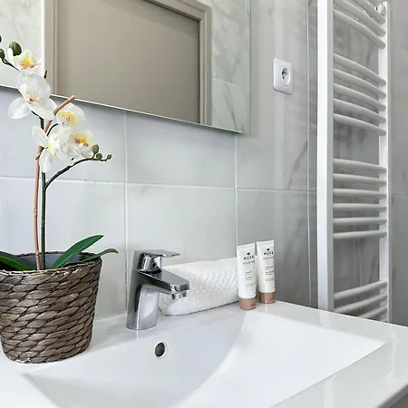 Spacious Studio In Saint-germain-des-pres Apartman